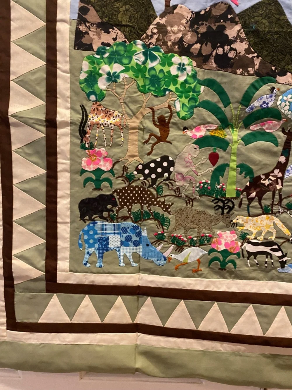 Quilt-style wall hanging with animal designs for decorating a child's room (New)